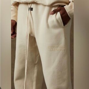 FEAR OF GOD ESSENTIALS Sweatpants in Eggshell Sz. XS